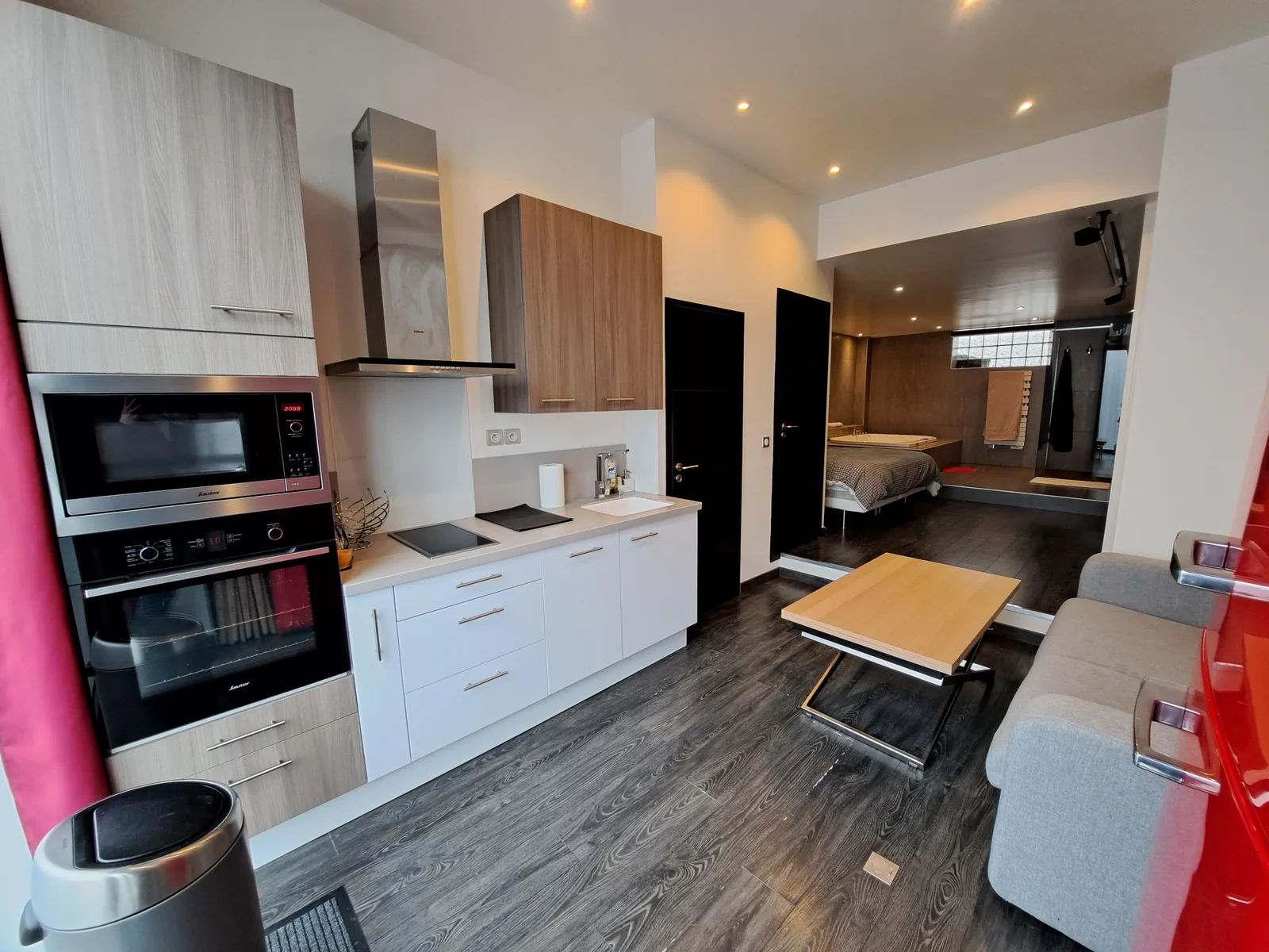 Séjour et cuisine ouverte d'un loft d'exception en centre-ville de Colombes